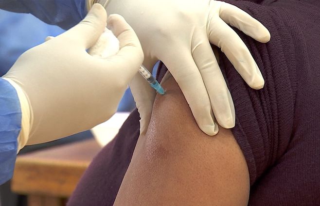 vacunacion-gripe-jeringa.jpg
