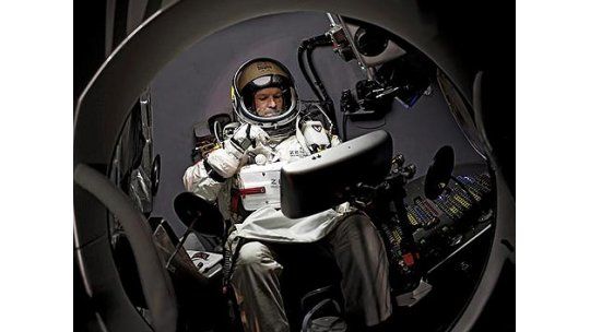 Aplazado hasta mañana el salto estratosférico de Baumgartner