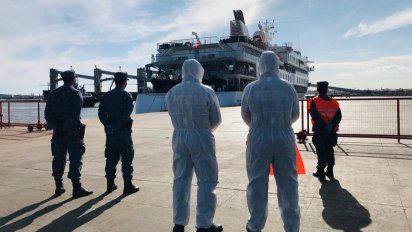 llego a puerto el crucero greg mortimer y el martes desembarca la tripulacion