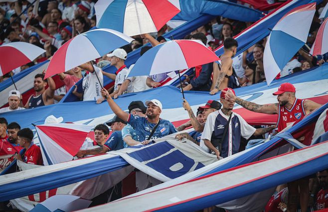 nacional--hinchada-tricolor-focouy