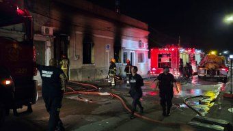 Foto: Eduardo Castro, Subrayado. Incendio en ciudad de Canelones.