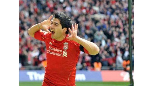 Suárez hizo un gol al equipo de Paul y casi arruina el recital