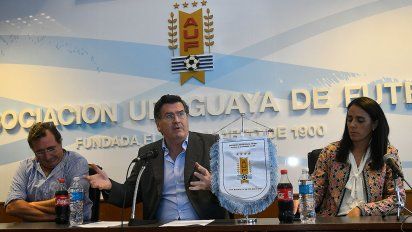 no hubo acuerdo y se presentan dos estatutos para votar, uno de la comision y otro de los clubes