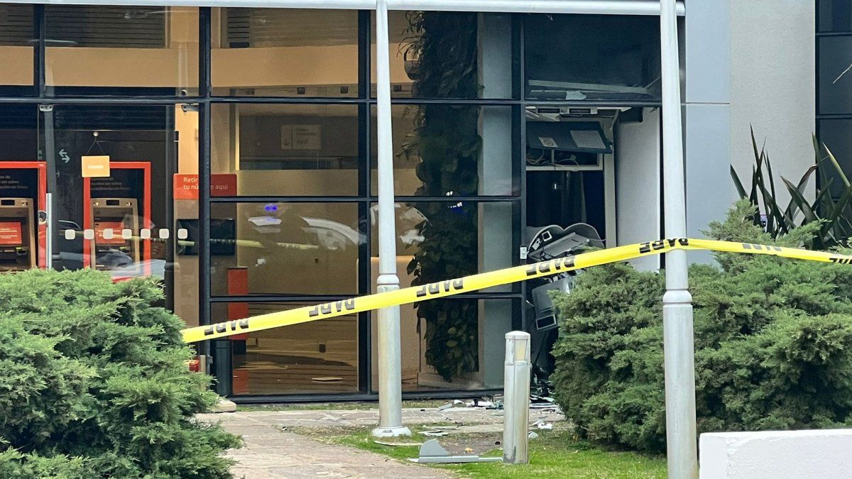 Tres imputados más por explosión del cajero en Carrasco; dos por querer "blanquear" billetes entintados en un casino