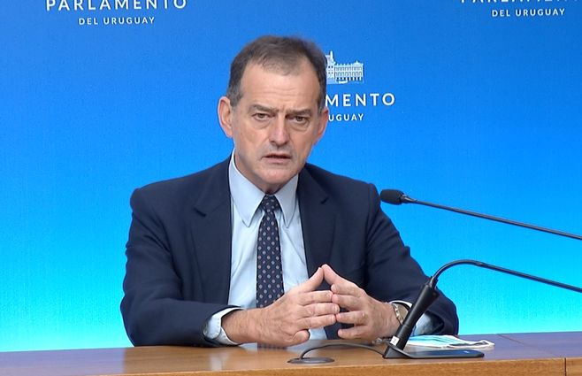 Manini-parlamento-junio-5.jpg