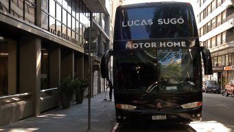 Foto: Subrayado. Ómnibus de Lucas Sugo en el Centro, tras el robo.