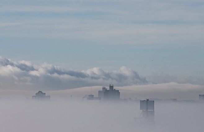 Foto: FocoUy. Niebla en la zona de Tres Cruces, en Montevideo.