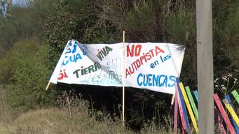 guardianes de la laguna del cisne: vecinos se manifestaron en contra del trazado de la autopista
