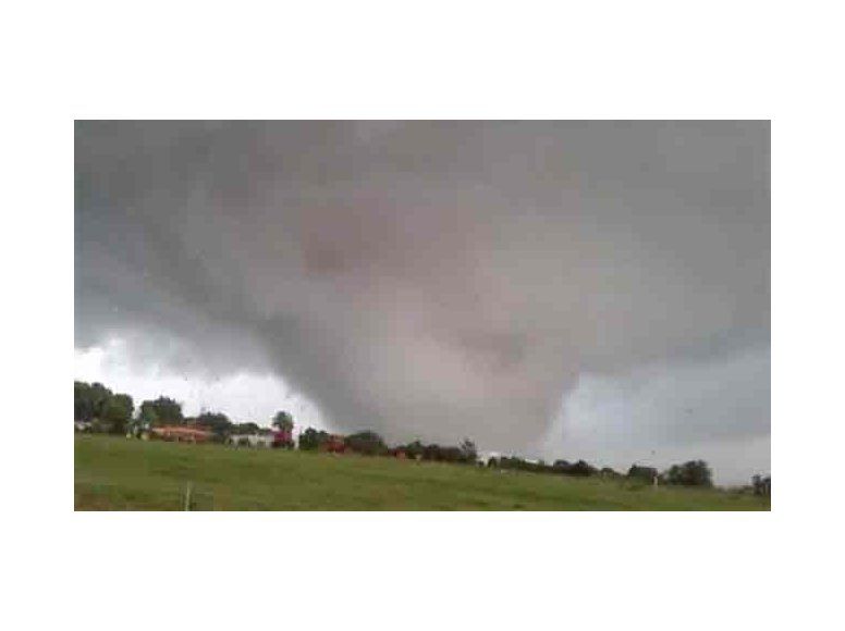 Otro video impresionante del tornado que arrasó Dolores el viernes Otro video impresionante del tornado que arrasó Dolores el viernes