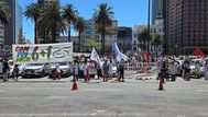 Paro y movilización de los sindicatos de maestros (Ademu) y profesores de Secundaria (Ades) en plaza Independencia. Foto: Beatríz Martínez, Subrayado.