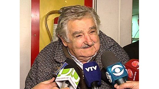 Mujica dijo que irá a Venezuela “a padecer una reunión regional”