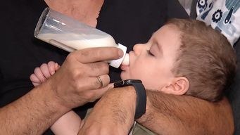 thiago debe viajar a mexico para un tratamiento ya que sufre graves secuelas a causa de una falta de oxigeno: enterate como colaborar