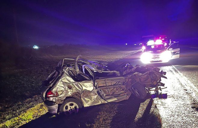 Foto: Policía Caminera. El auto quedó al costado de la banquina, por fuera de la ruta.