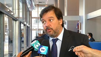frente amplio convoca a diputados al ministro pena por el proyecto arazati