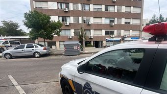 Una mujer y un hombre de 74 años fueron encontrados muertos dentro de su apartamento en Parque Batlle