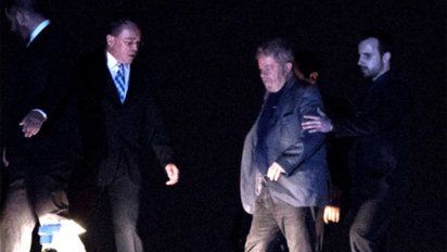 Lula rumbo a su celda en Curitiba