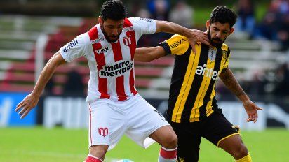 river vencio a penarol en la previa del clasico y quedo como unico lider del grupo a