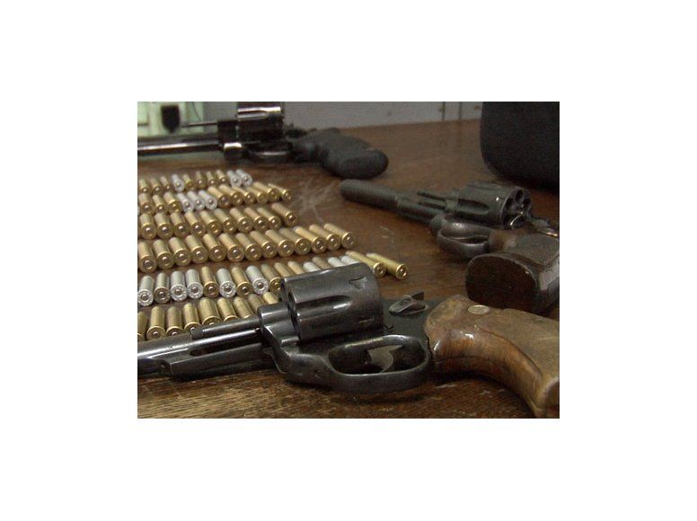 Aprobaron ley que penaliza tenencia y venta irregular de armas