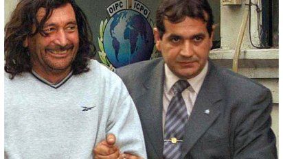 En 2006 Vázquez protagonizó una extravagante fuga del Hospital Militar duranta una visita médica. Fue capturado horas después disfrazado y con peluca