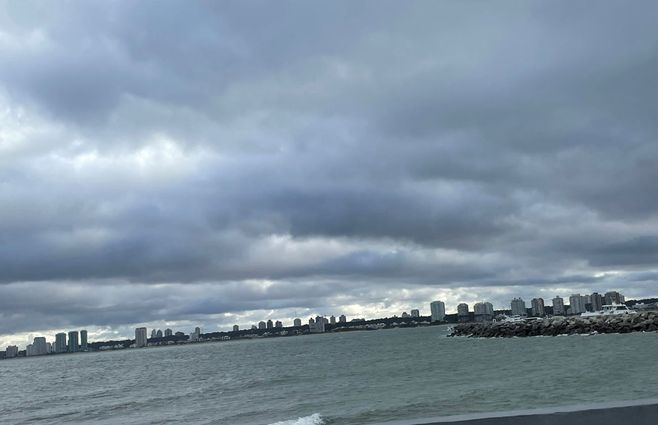 tormenta-playa-cielo-nubes