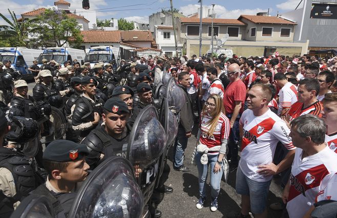 river contra policia argentina AFP.jpg