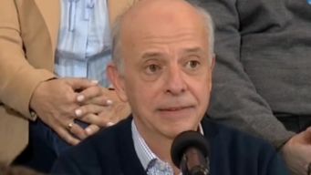 javier garcia interrumpio acto politico para asistir a pasajero descompensado en un omnibus