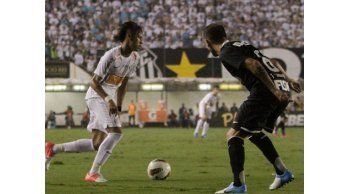 Corinthians deja en dificultades al último campeón