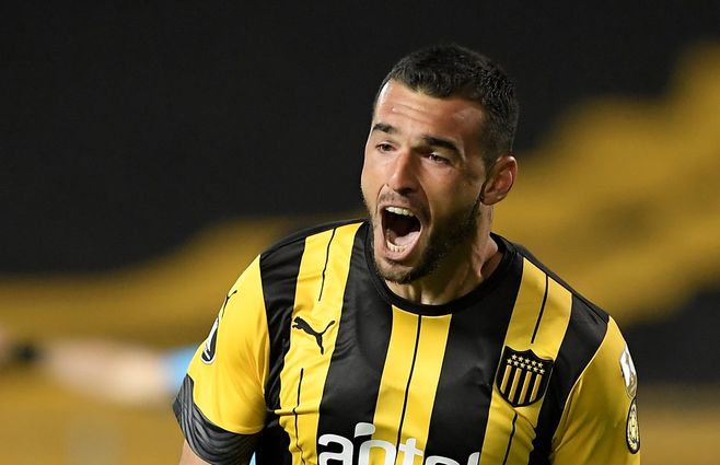 Tito Formiliano, uno de los pocos jugadores de Peñarol que se salva de las críticas. Ha hecho goles y tiene un desempeño defensivo aceptable&nbsp;