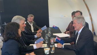 uruguay formalizo en nueva zelanda solicitud de ingreso al tratado transpacifico