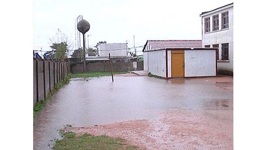 Intensas lluvias dificultaron acceso a escuela en barrio Maracaná