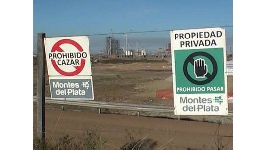 Manifestación frente a Montes del Plata por mal estado de rutas