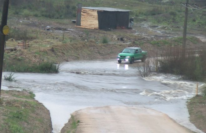 cruce-arroyo-crecido-canelones.jpg