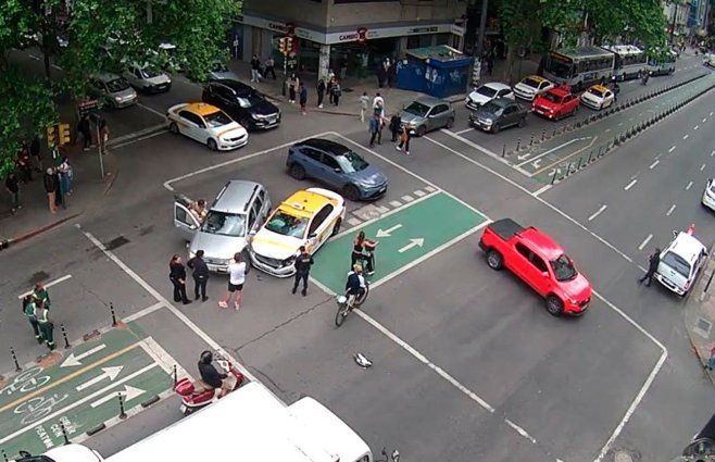 Accidente de tránsito en 18 de Julio y Magallanes. Foto: Intendencia de Montevideo en redes sociales.