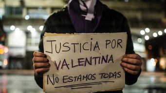 bajo lluvia, se realizo alerta feminista por el asesinato de valentina cancela