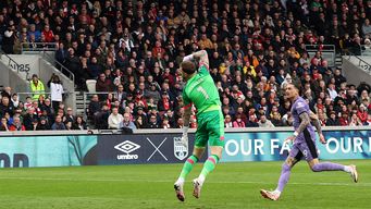 darwin nunez abrio la cuenta para la victoria 4-1 del liverpool al brentford