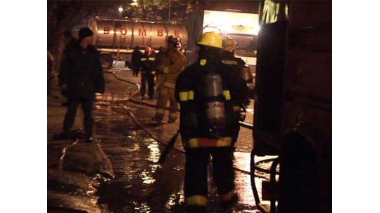 Incendio en fábrica de caucho extinguido a tiempo por Bomberos