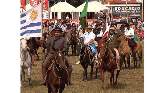 A un año del matrimonio igualitario, rechazan boda entre gauchos