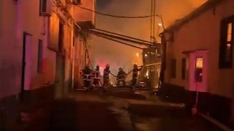 incendio destruyo un galpon de mil metros cuadrados de una fabrica en nuevo paris