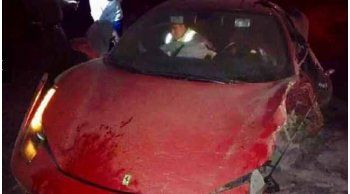 borracho, el chileno arturo vidal choco su ferrari tras salir de un casino