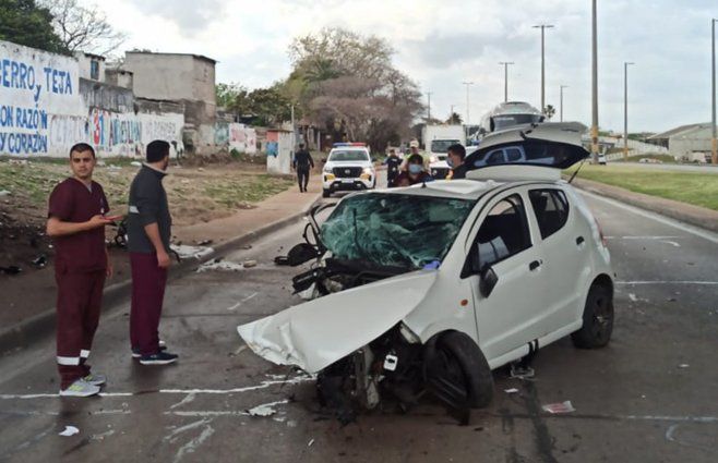 Foto: Policía Caminera. El auto es un Suzuki Celerio.
