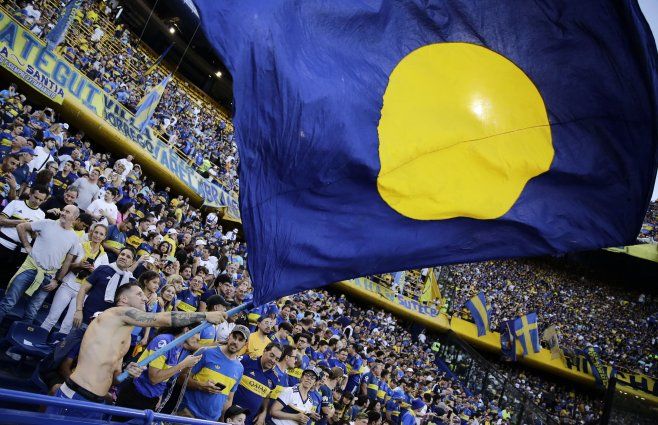 Foto: AFP. Hinchada de Boca en La Bombonera, el estadio del club en Buenos Aires.