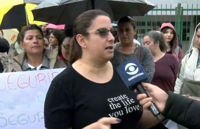 Padres y madres se movilizaron este martes en la puerta del liceo de Barros Blancos. 