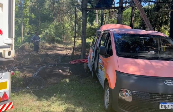 Foto: Martín Corujo, Subrayado. Incendio en transformador de UTE en Punta del Este.