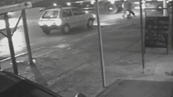 siniestro fatal en paysandu: un motociclista de 52 anos choco contra la zorra de un camion en una rotonda