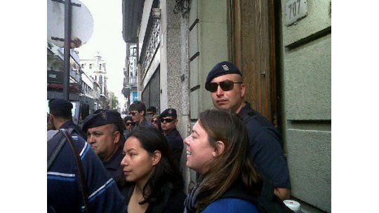Policía impide ocupación de profesores en local de Secundaria