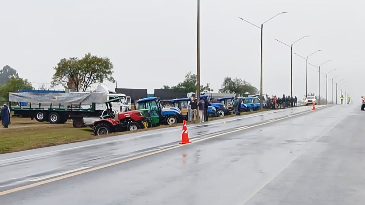 Movilización de camioneros y productores en varias