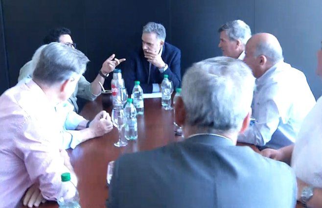 Yamandú Orsi con Bordaberry y dirigentes de Vamos Uruguay. 