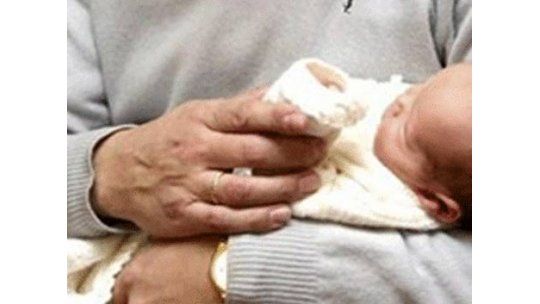 Hombre procesado porque se le cayó el bebé de los brazos