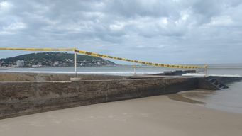 intendencia de maldonado clausuro playa de piriapolis por presencia de aguas servidas