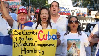 Cubanos en Montevideo se movilizaron contra el régimen en Cuba: Foto: FocoUy